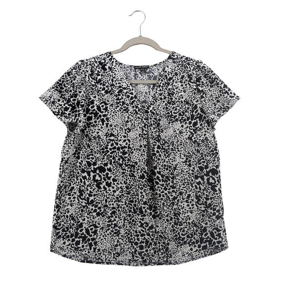 Hilary Radley Printed Blouse Small Black VNeck Short Sleeve Office Lightweight - Picture 1 of 10